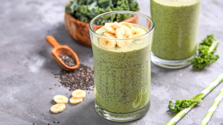Green smoothie with banana, flax seeds and kale