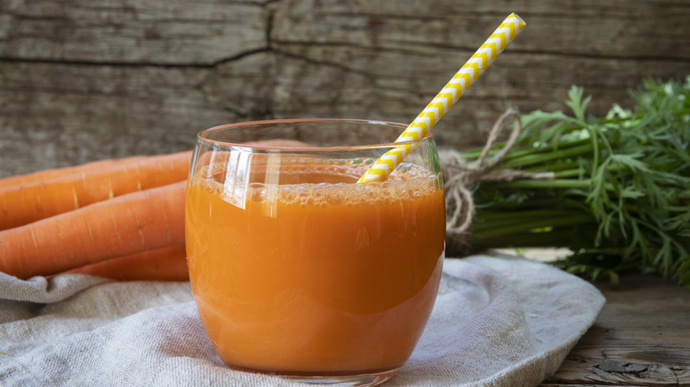 carrot juice in small glass
