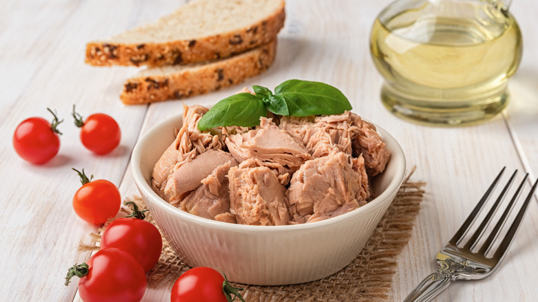 canned tuna in bowl