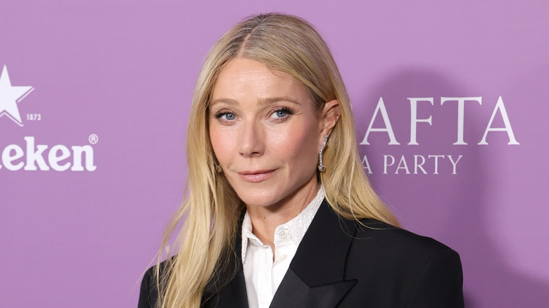 Gwyneth Paltrow posing