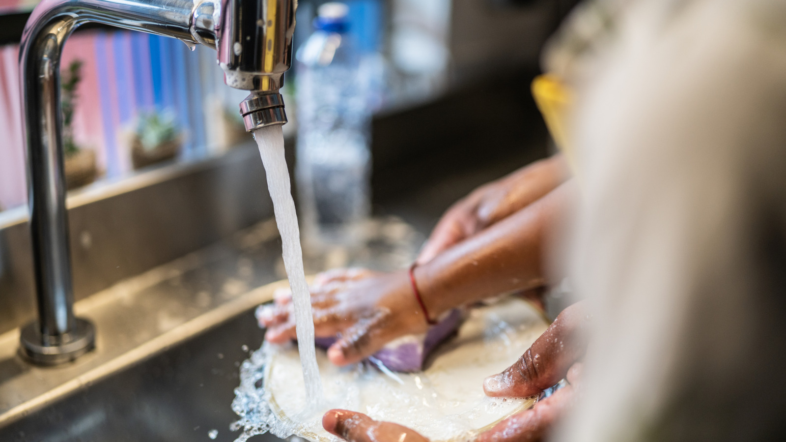 <a href="https://www.healthdigest.com/2218667/underrated-hygiene-habits-everyone-should-do-more/" target="_blank">5 Underrated Hygiene Habits You’re Not Doing Enough</a>