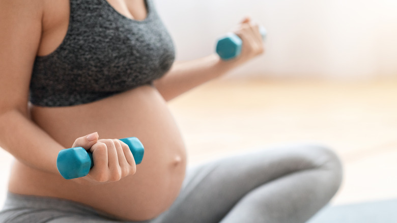 pregnant exerciser 