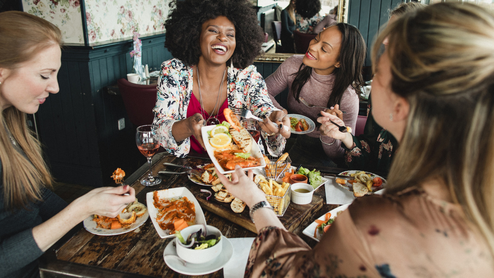 <a href="https://www.healthdigest.com/1738967/popular-restaurant-meals-most-likely-to-make-you-sick-food-borne-illness/" target="_blank">8 Popular Restaurant Dishes That Are Most Likely To Make You Sick</a>