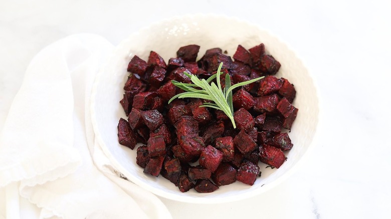 bowl of cooked beets