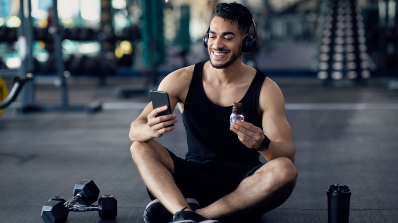 man eating a protein bar after a workout