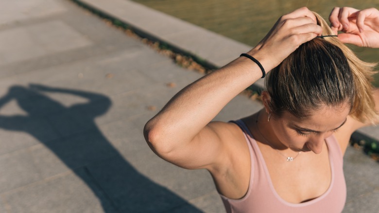 woman tying her hair