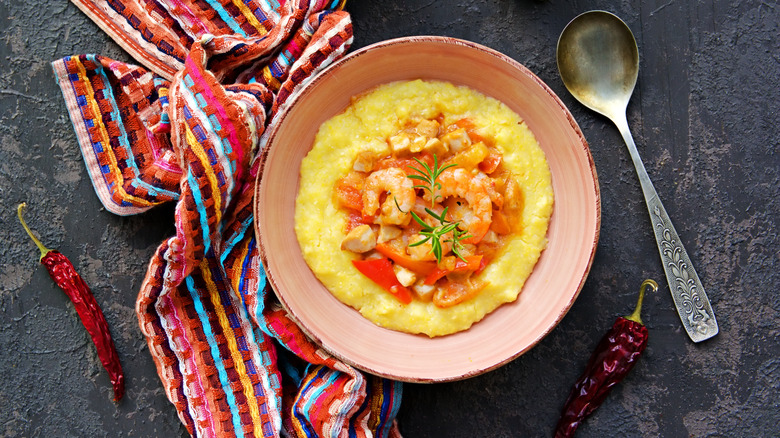 Shrimp and grits in a bowl