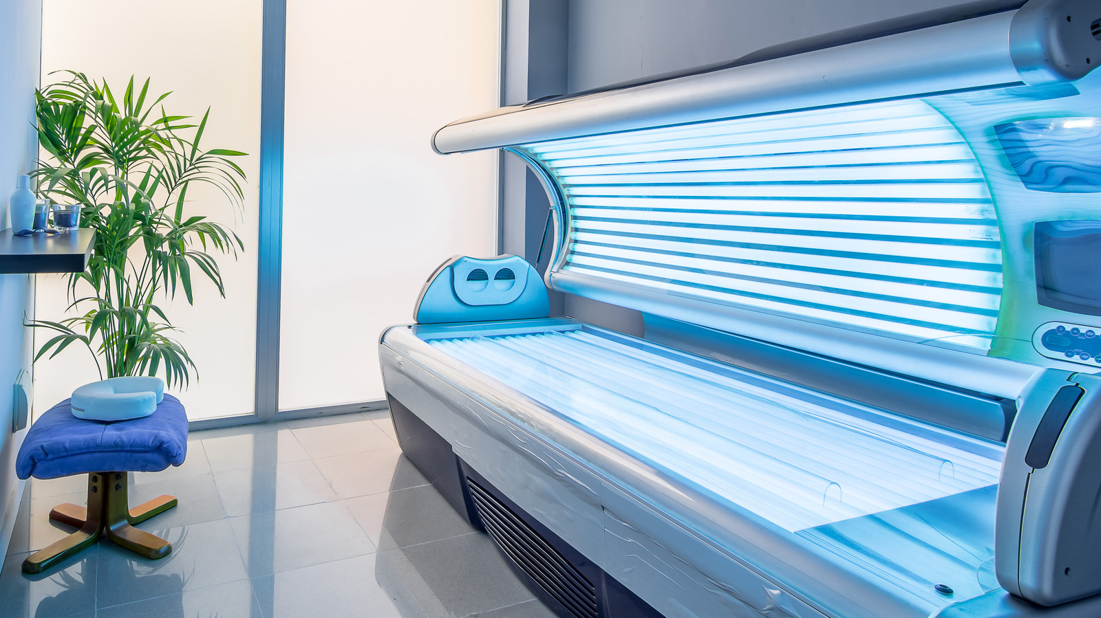 Are Indoor Tanning Beds Safer For Your Skin Than The Sun?