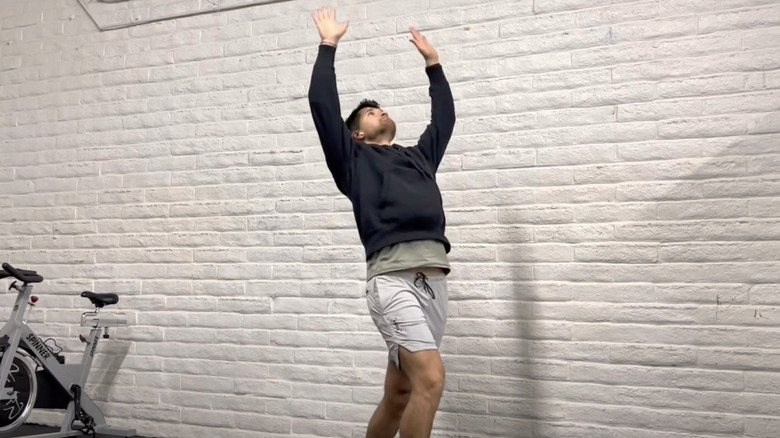 man doing forward overhead swing