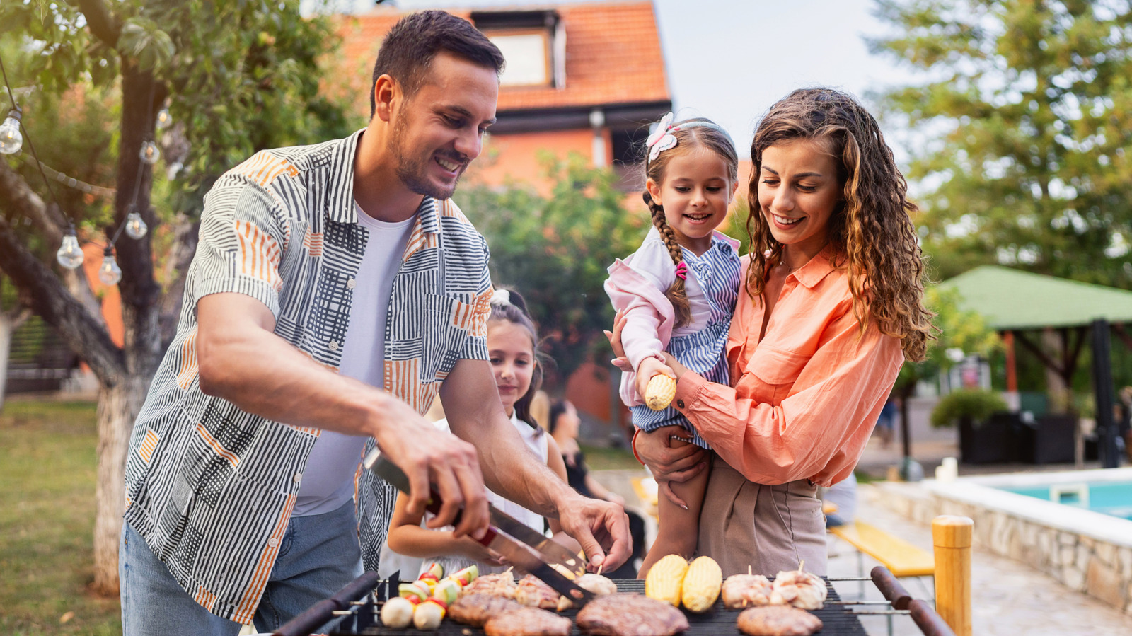 <a href="https://www.healthdigest.com/2213622/health-red-flags-to-avoid-summer-cookouts/" target="_blank">Avoid These Health Red Flags At Summer Cookouts</a>