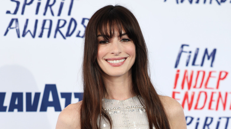 Anne Hathaway attendimg the 2024 Film Independent Spirit Awards