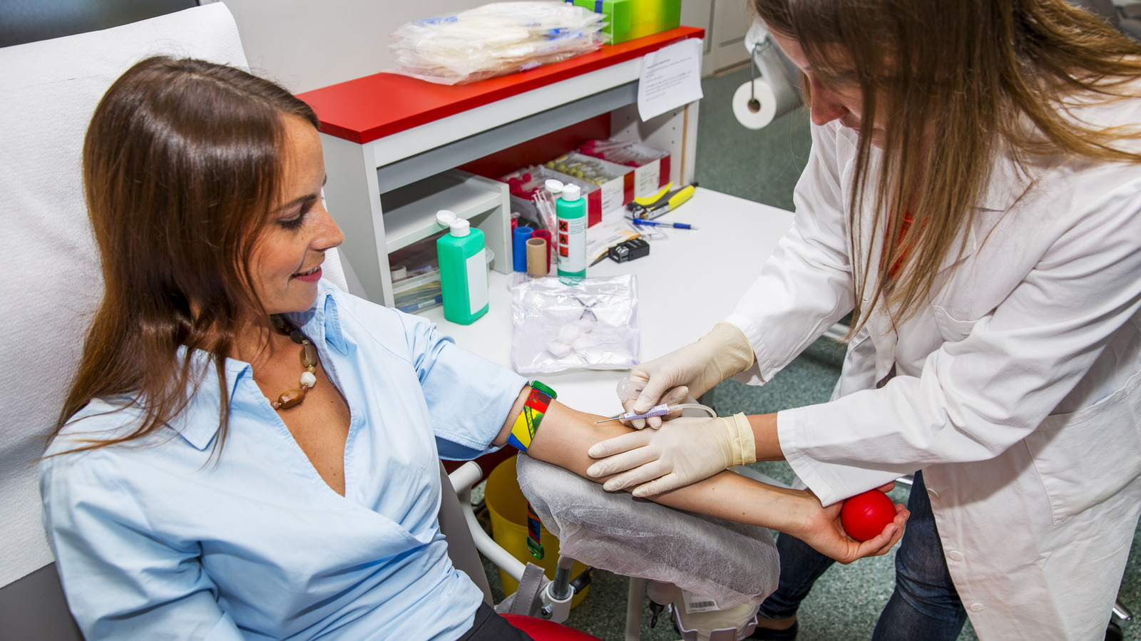 <a href="https://www.healthdigest.com/1722067/blood-types-increase-heart-attack-risk-a-b-ab/" target="_blank">Blood Types That Increase Your Risk Of A Heart Attack</a>