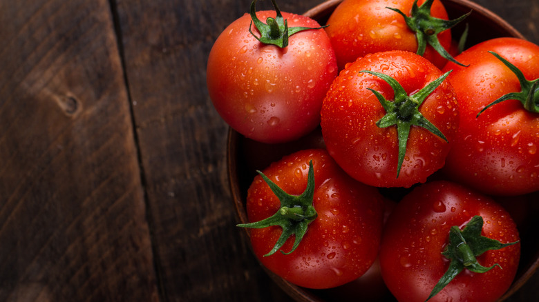 wet tomatoes in bowl