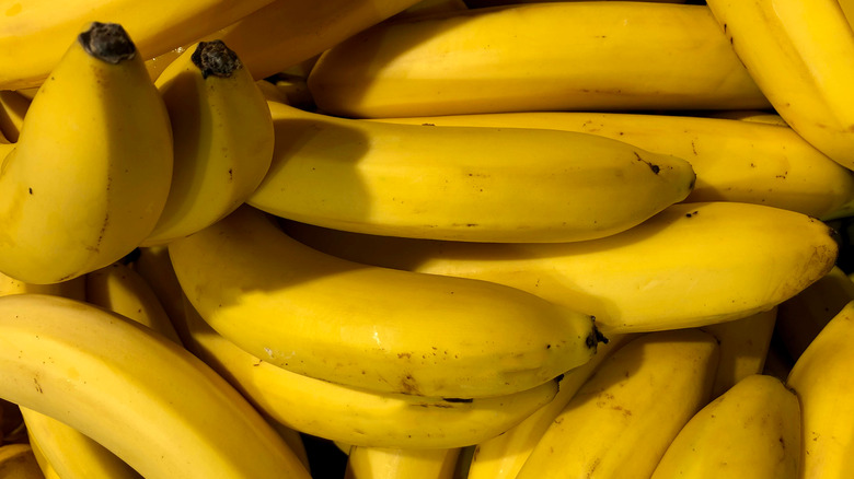 A pile of ripe bananas