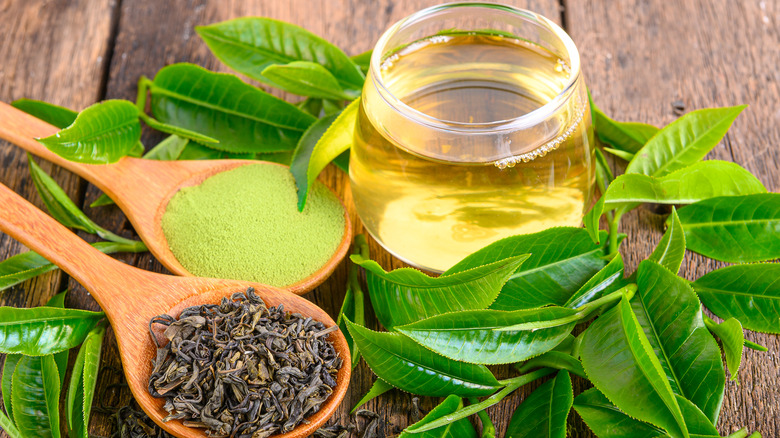 Green tea, powder, and leaves