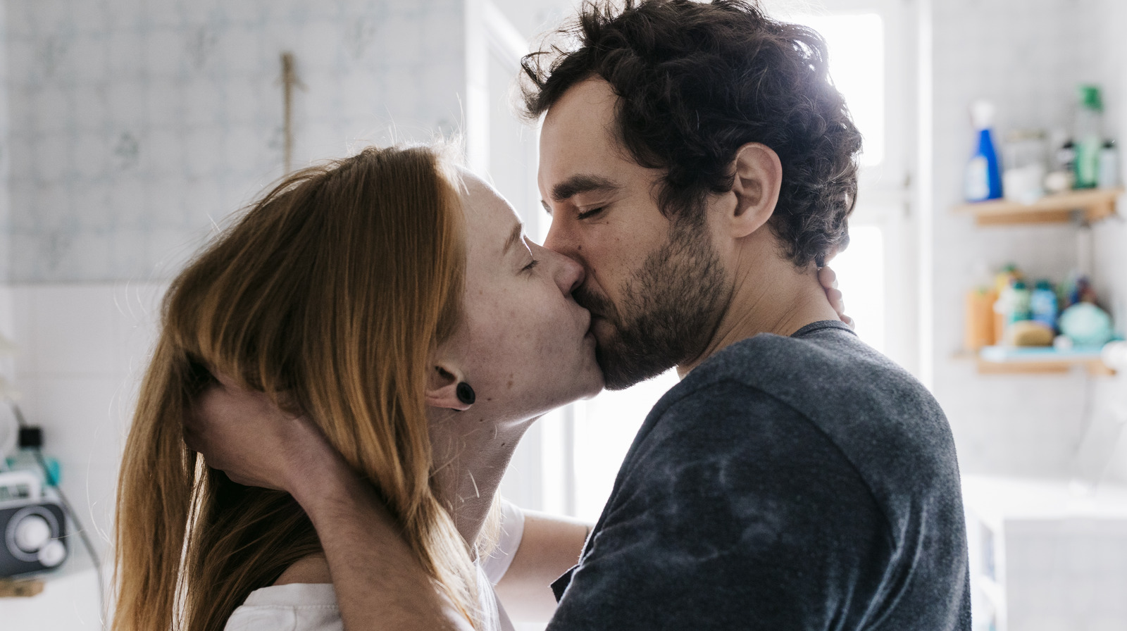 <a href="https://www.healthdigest.com/1755827/can-kissing-ruin-teeth-experts-say/" target="_blank">Can Kissing Ruin Your Teeth? What Experts Say</a>