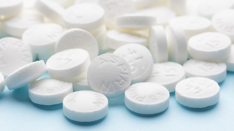 White aspirin pills 