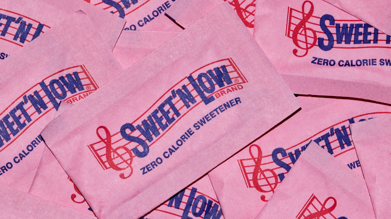 Sweet n low artificial sweetener packets
