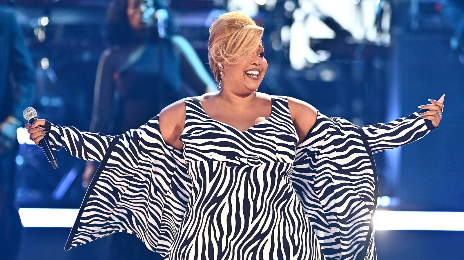 <a href="https://www.healthdigest.com/2278847/celebrities-skip-deodorant-all-natural-pits/" target="_blank">8 Celebrities Who Skip Deodorant For All-Natural Pits</a>