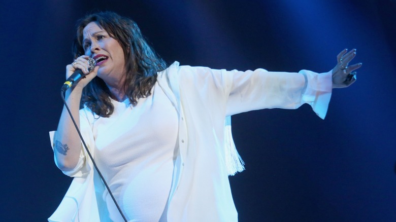 Alanis Morissette performing while being pregnant