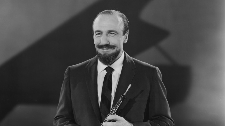 Mitch Miller performing