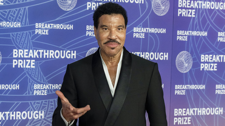 Lionel Richie posing in a suit
