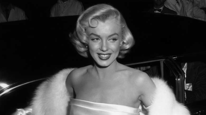 Marilyn Monroe posing