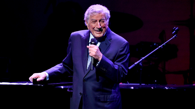 Tony Bennett performing