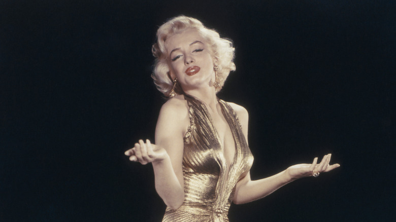 Marilyn Monroe posing