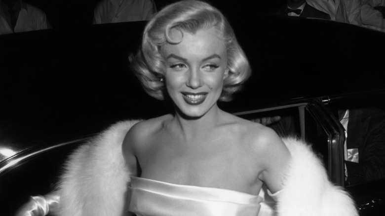 Marilyn Monroe posing