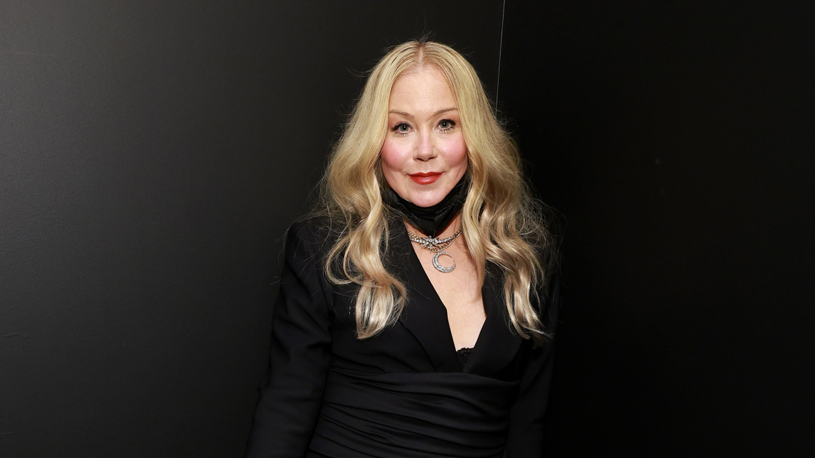 <a href="https://www.healthdigest.com/2136934/christina-applegate-bought-burial-plot-amid-ms-not-morbid-need-reality-check/" target="_blank">Christina Applegate Bought A Burial Plot Amid Her MS. Calling That Morbid? You Need A Reality Check</a>