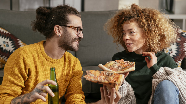 couple eating pizza at home