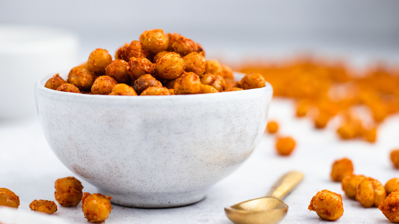 Crispy Roasted Chickpeas Recipe in a bowl 