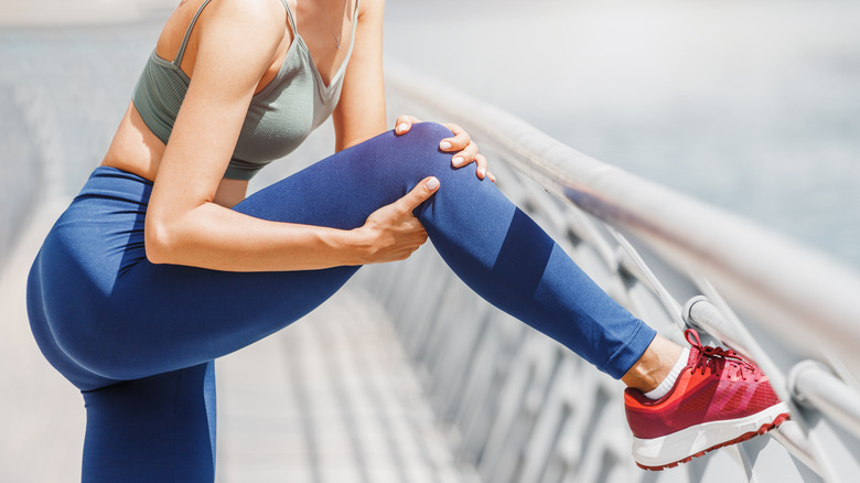woman with knee pain