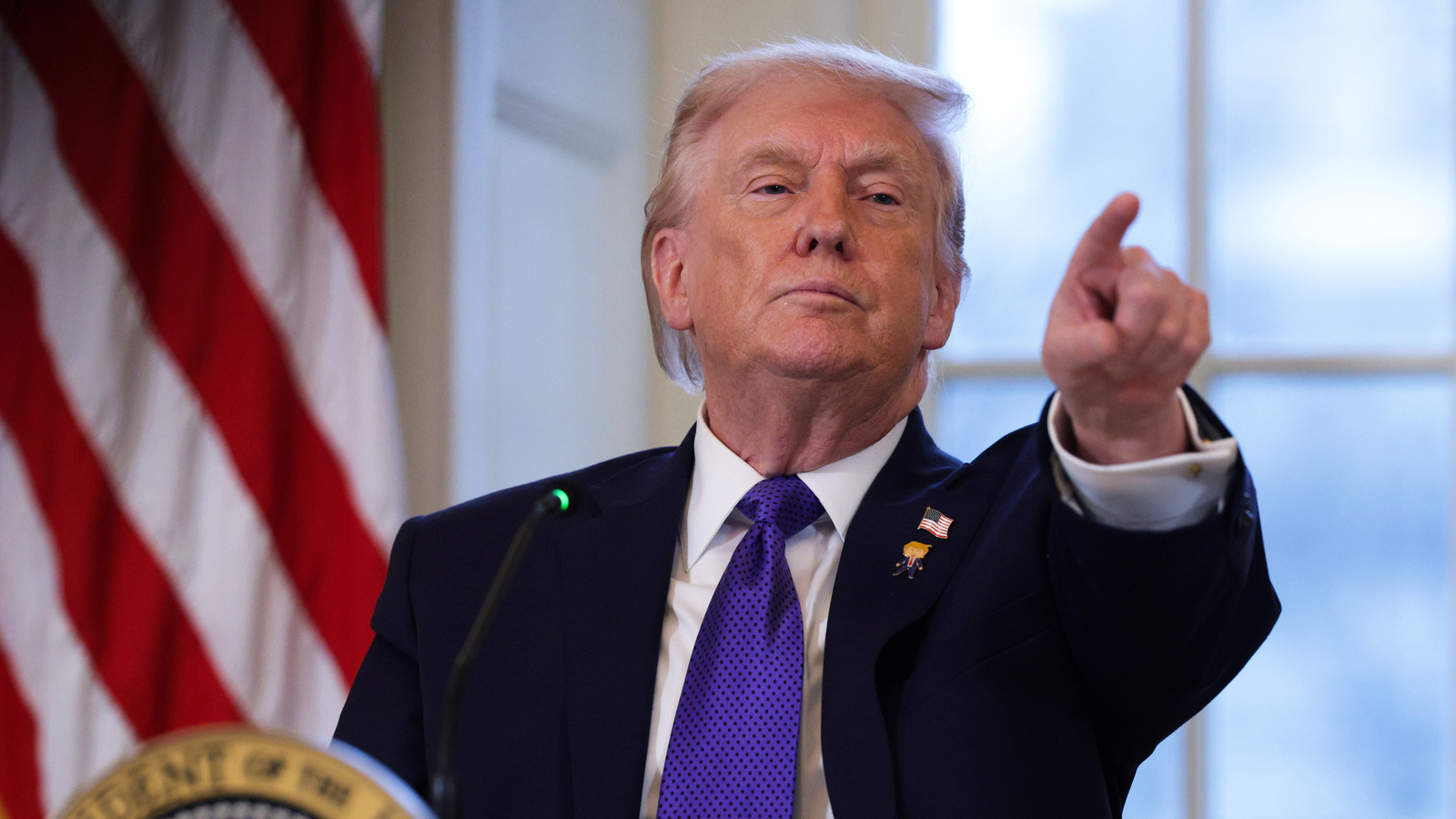 <a href="https://www.healthdigest.com/2077752/donald-trump-stroke-evidence-doctor-claims/" target="_blank">Did Donald Trump Have A Stroke? The Evidence A Doctor Is Using To Back Up His Claims</a>