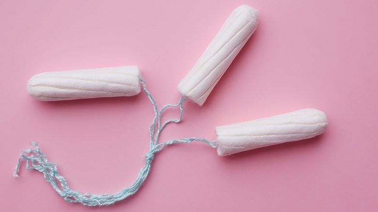 3 tampons with entwined strings
