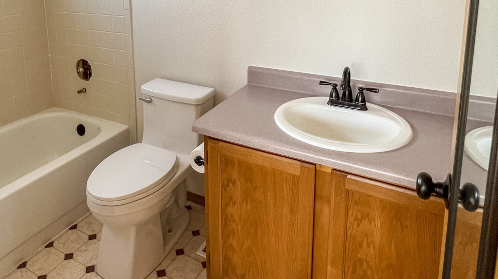 <a href="https://www.healthdigest.com/2257156/united-states-bathroom-hygiene-habit-stumps-world/" target="_blank">Do We Have Bathroom Cleanliness All Wrong? The US Hygiene Habit That Stumps The World</a>