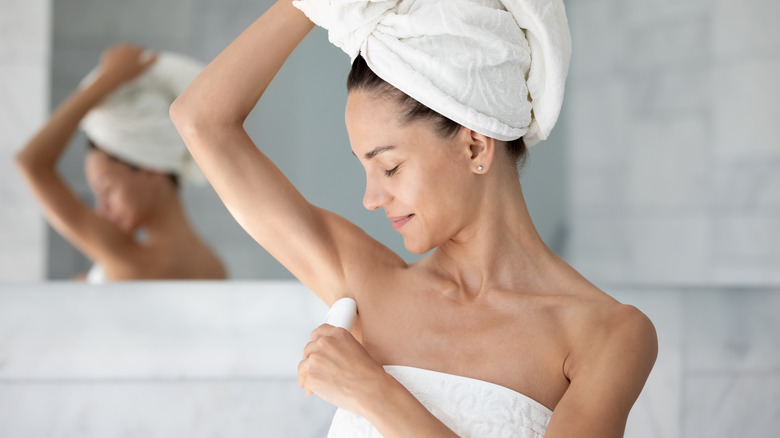woman applying deodorant