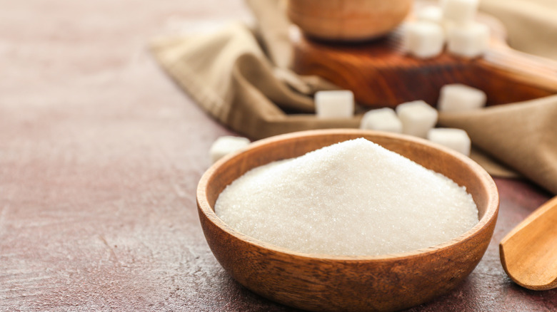 bowl of sugar and sugar cubes