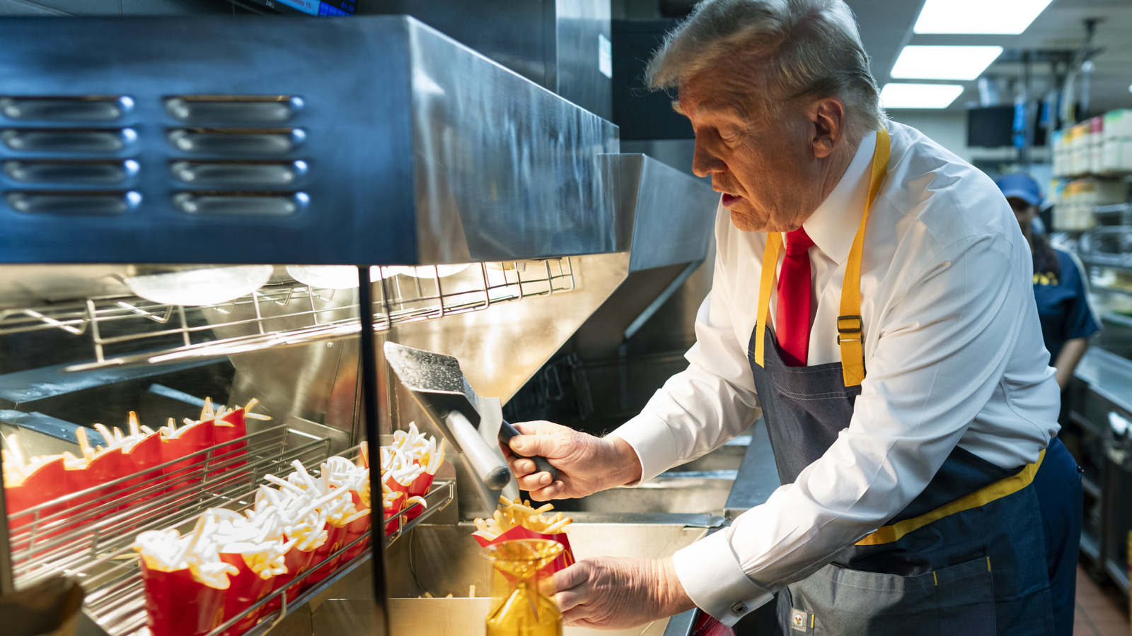 <a href="https://www.healthdigest.com/1836410/donald-trump-lower-high-risk-of-stomach-troubles-diet-change/" target="_blank">Donald Trump Could Lower His High Risk Of Stomach Troubles With This Diet Change</a>