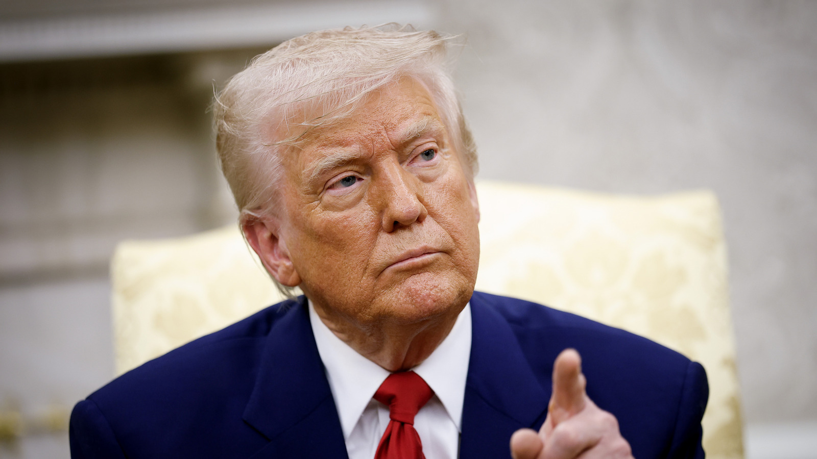 <a href="https://www.healthdigest.com/1834618/donald-trump-annual-physical-exam-confirms-suspected-weight/" target="_blank">Donald Trump’s Annual Physical Exam Confirms What We Suspected About His Weight</a>