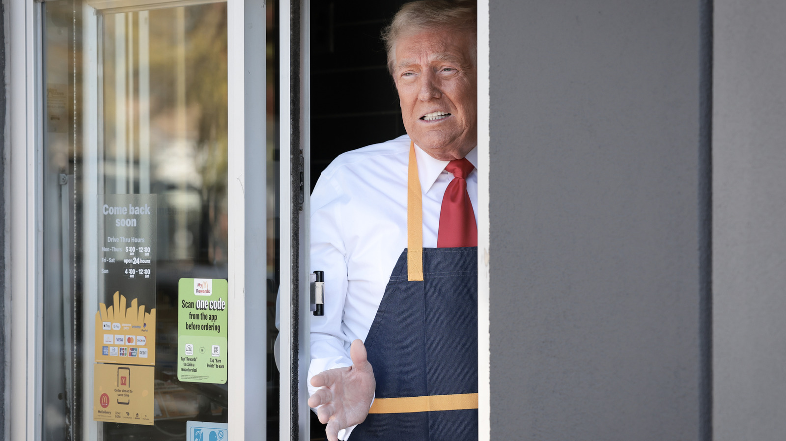<a href="https://www.healthdigest.com/1944614/donald-trump-daily-diet-mcdonalds-order-high-calories-low-nutrition/" target="_blank">Donald Trump’s Go-To McDonald’s Order Packs A High Caloric Punch Without Many Benefits</a>