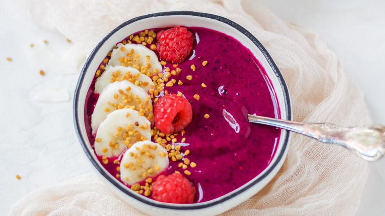 smoothie bowl in cup 