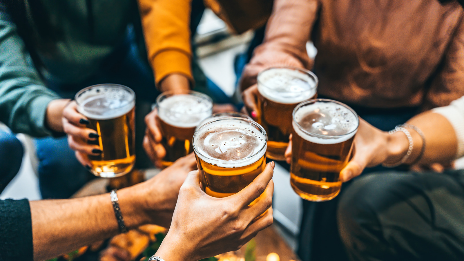 <a href="https://www.healthdigest.com/1761116/cancer-types-drinking-alcohol-increased-risk/" target="_blank">Drinking Alcohol Can Increase Your Risk Of 7 Types Of Cancer</a>