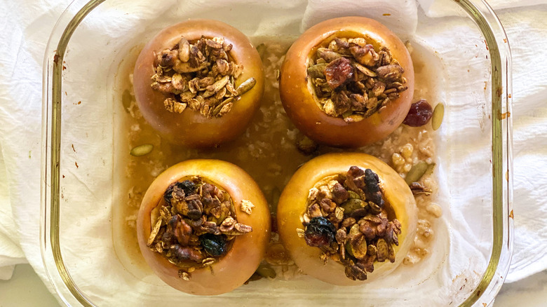 baking stuffed cinnamon apples
