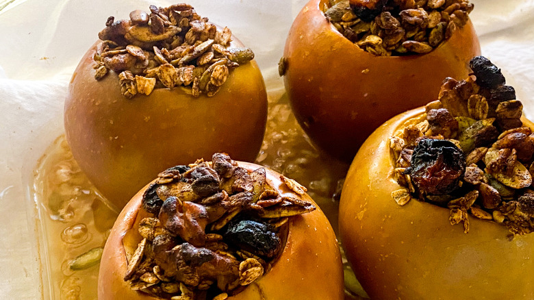 baked apples with cinnamon