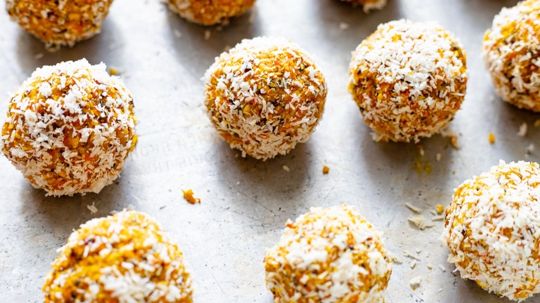 Raw carrot cake bites