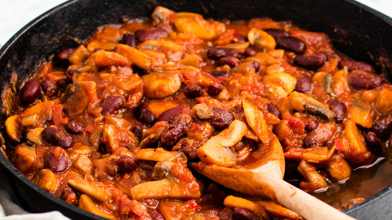 Mushroom chili in cast iron pan
