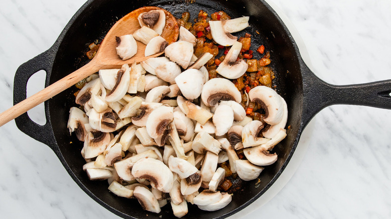 Chopped fresh mushrooms