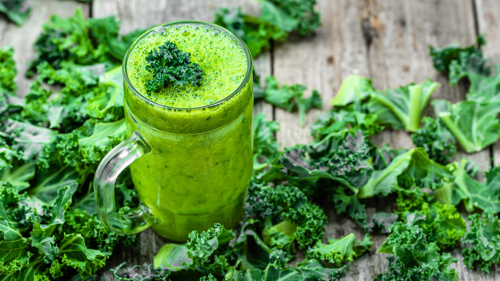green smoothie with kale and spinach